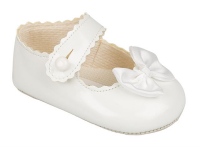 BP604 White patent shoe with bow