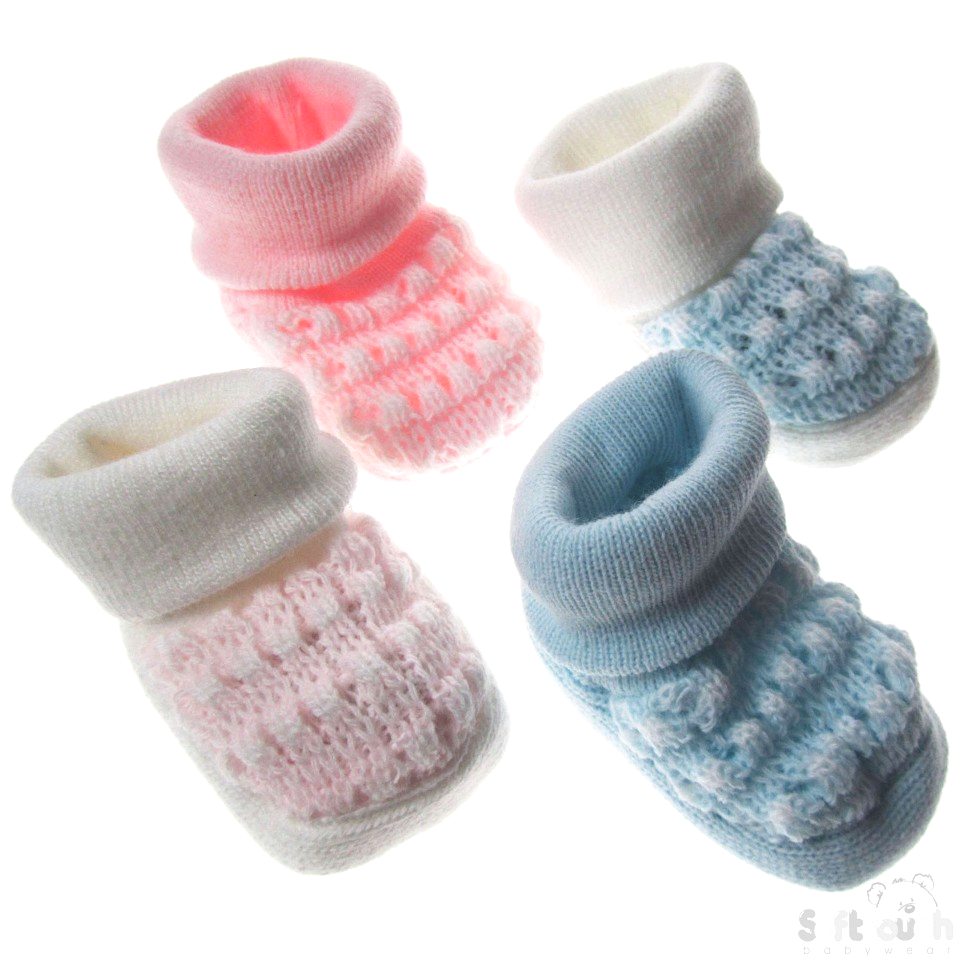 ST402 Knitted Booties