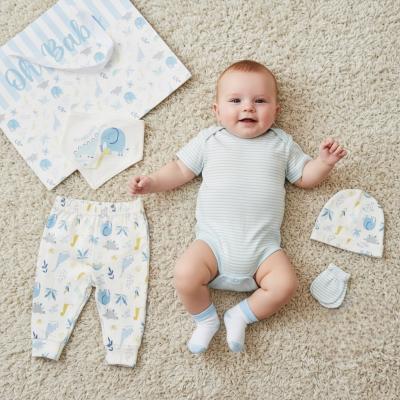 JF25-1361S  Animal Friends 8 Piece Layette Set & Bag  (0-6m)
