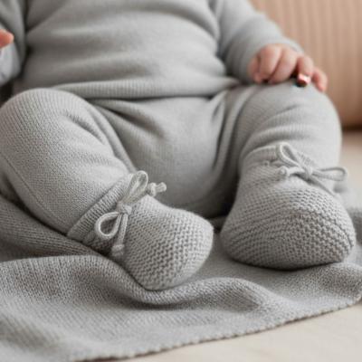 NT116-376 Knitted Booties with bow
