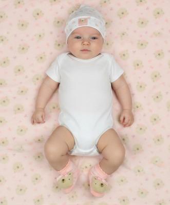 PSN14691 Wrap, Hat and Rattle Socks Gift Set ( 0-4 months)