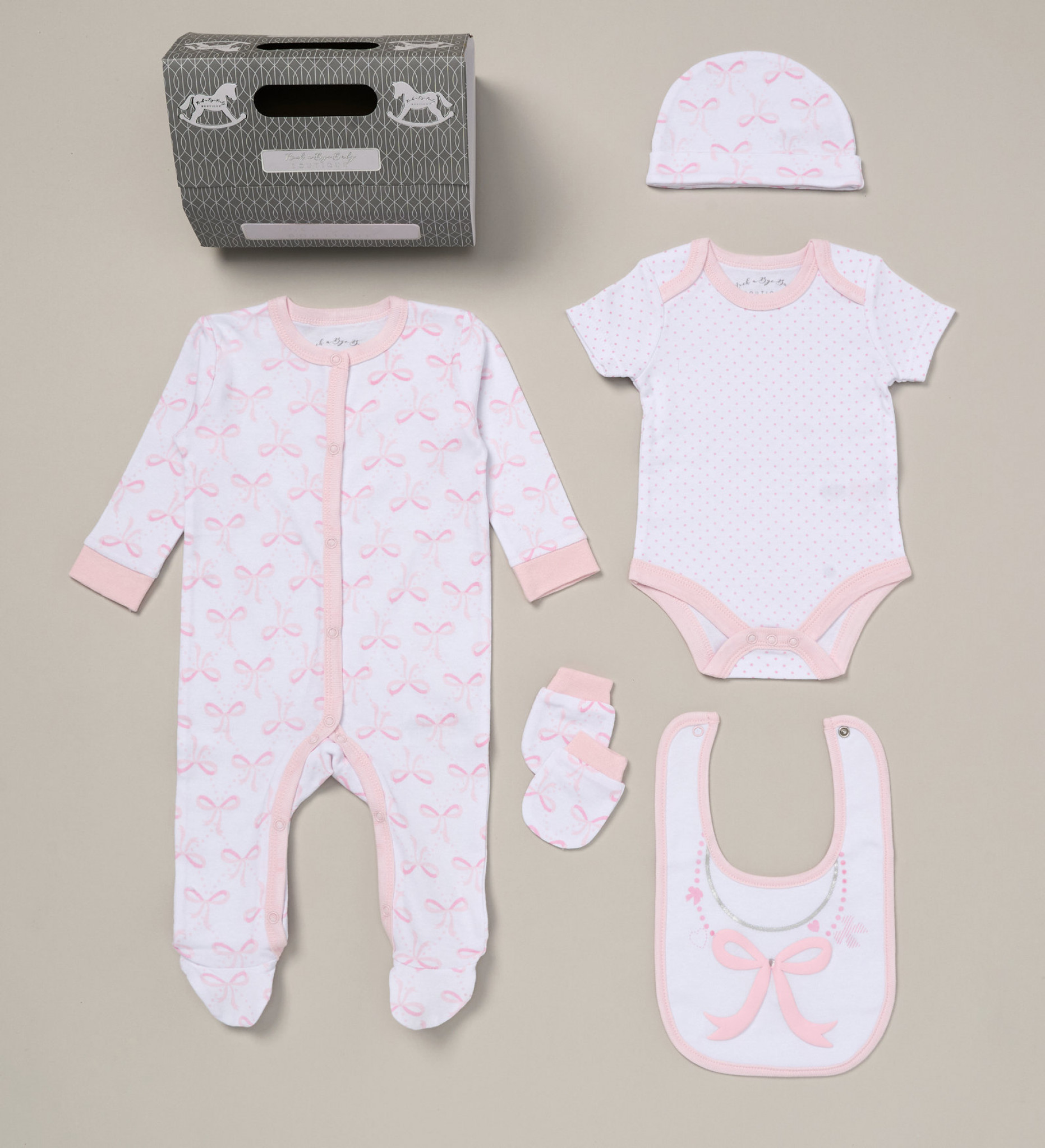 Rock a bye boutique D06874 5056623270943 RBD06874 Bow 5 Piece Layette & Complimentary Bag(NB - 6m)