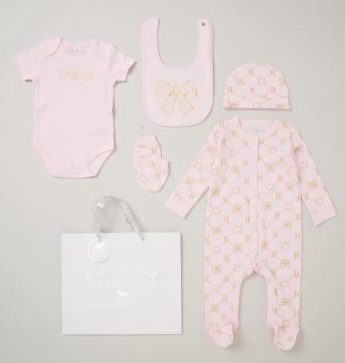 Rock a bye boutique E08413 NB=5056756516178, 0-3m=5056756516185, 3-6m = 5056756516192 RBE08413P Bow and Heart Piece Layette & Bag(NB - 6m)