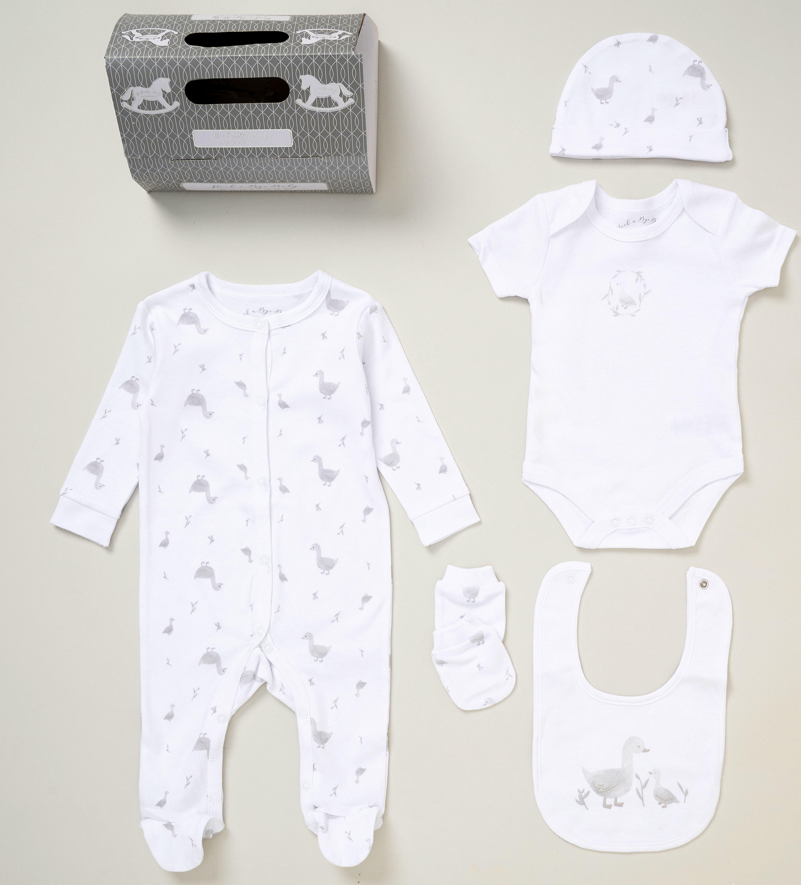 Rock a bye boutique E08855  RBE08855W "Ducks" 5 Piece Layette Set (Nb-6 months)