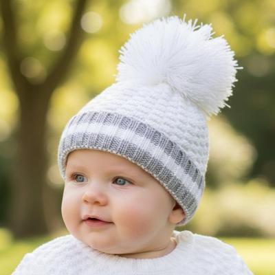 STH648-W-BP Pom pom hat (Newborn - 12 months)