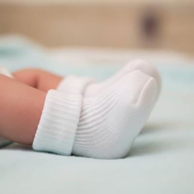STPRS03-W  White 2 Pair Set Premature Infants Sock  (Tiny Baby)
