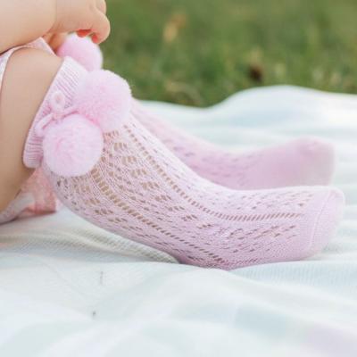 STPS04-P Pelerine sock with pom pom (0-24 months)