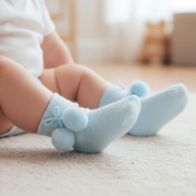STS10-B   Diamond Pom pom socks  (0-24 months)