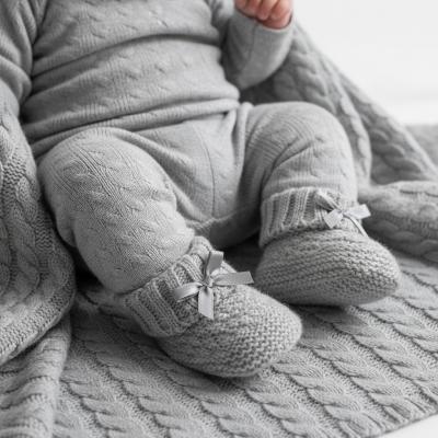 STS442-G  Grey Check Knit Booties  (newborn +)